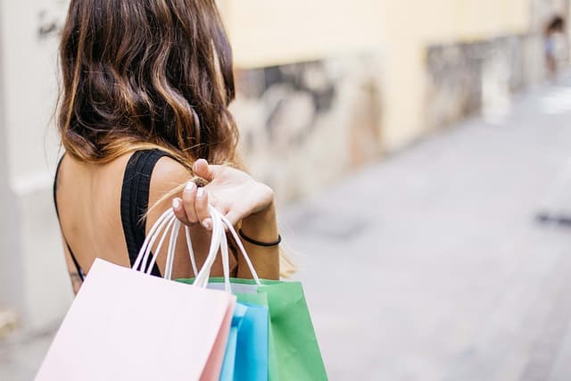 How to Save Your Budget at NYC Shopping Centers